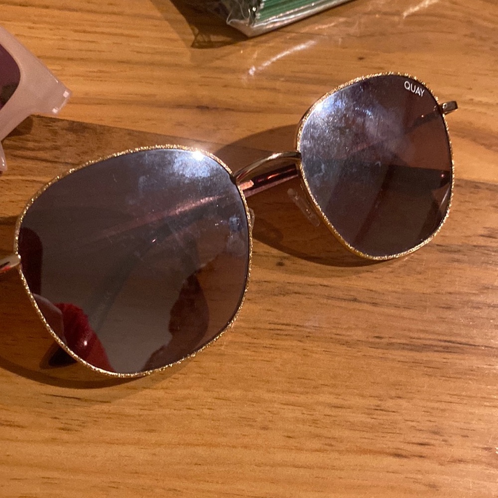 Quay sunglasses no case